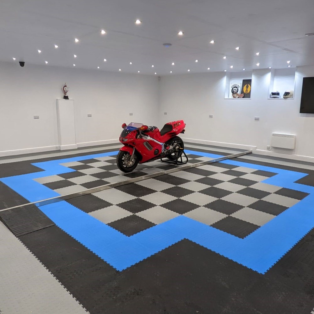 MotoLock Diamond Plate Interlocking Recycled Floor Tile